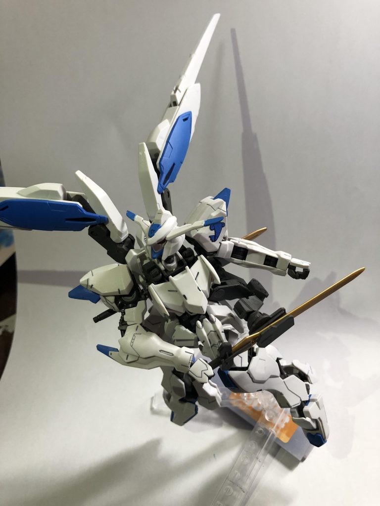 抜刀する瞬間？
ちょっと腰を捻らせすぎたかなと思いましたがここまでしないと届かないw