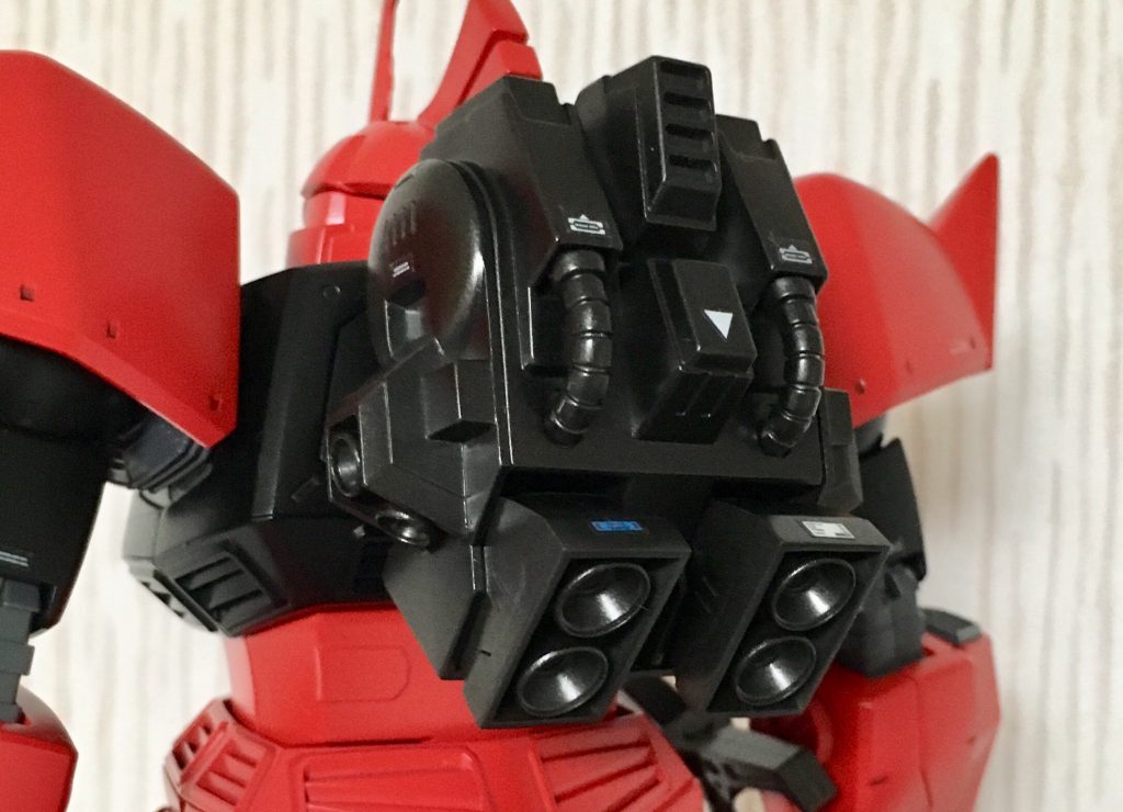 バックパック。MSV-Rだと基本的に塗り分けがされていないので黒鉄色の単色塗りにしてあります。