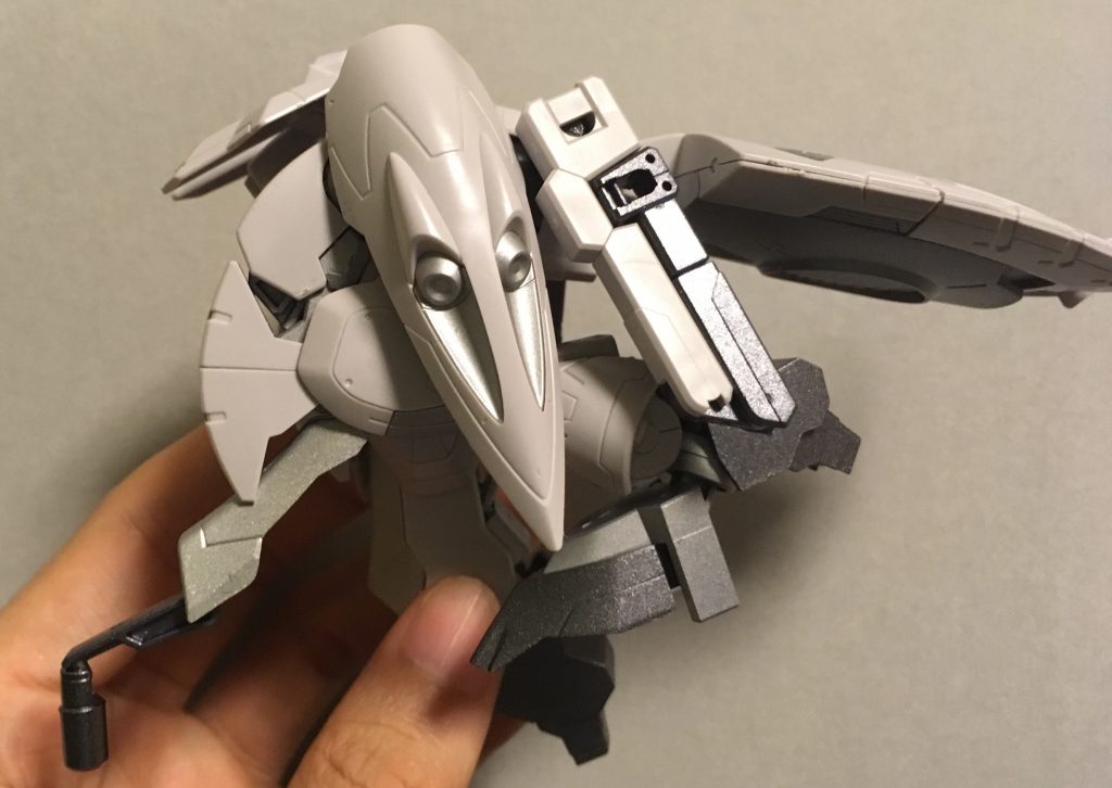 ヴィダールキマリスの腰に無改造でトルーパーの腰がくっ付きました。腰のボールジョイントホールは、キマリスの側面腰アーマーで塞いでいます。