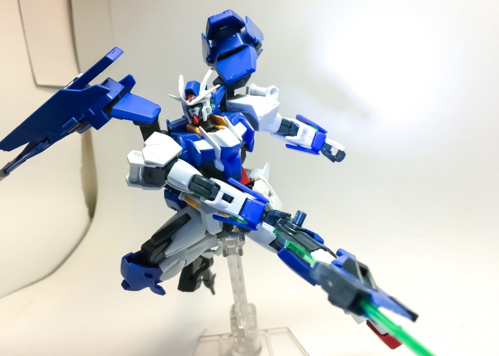 ## GNブレイドⅢ
GNソードⅡの刀身を斬撃に特化したアタッチメントに変更した形態。
GNソードⅢの刀身を使用しているが、射撃は不可
ただしライザーソードは可能(粒子使用量が元より多くなっている。)
大きく、取り回しがしづらい為、ダイバーエースでは採用されなかった。
