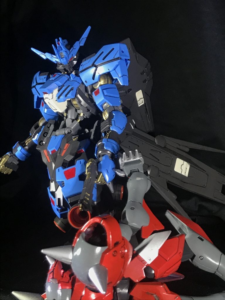 ハンドガンにも金色でマーカーを塗りました。