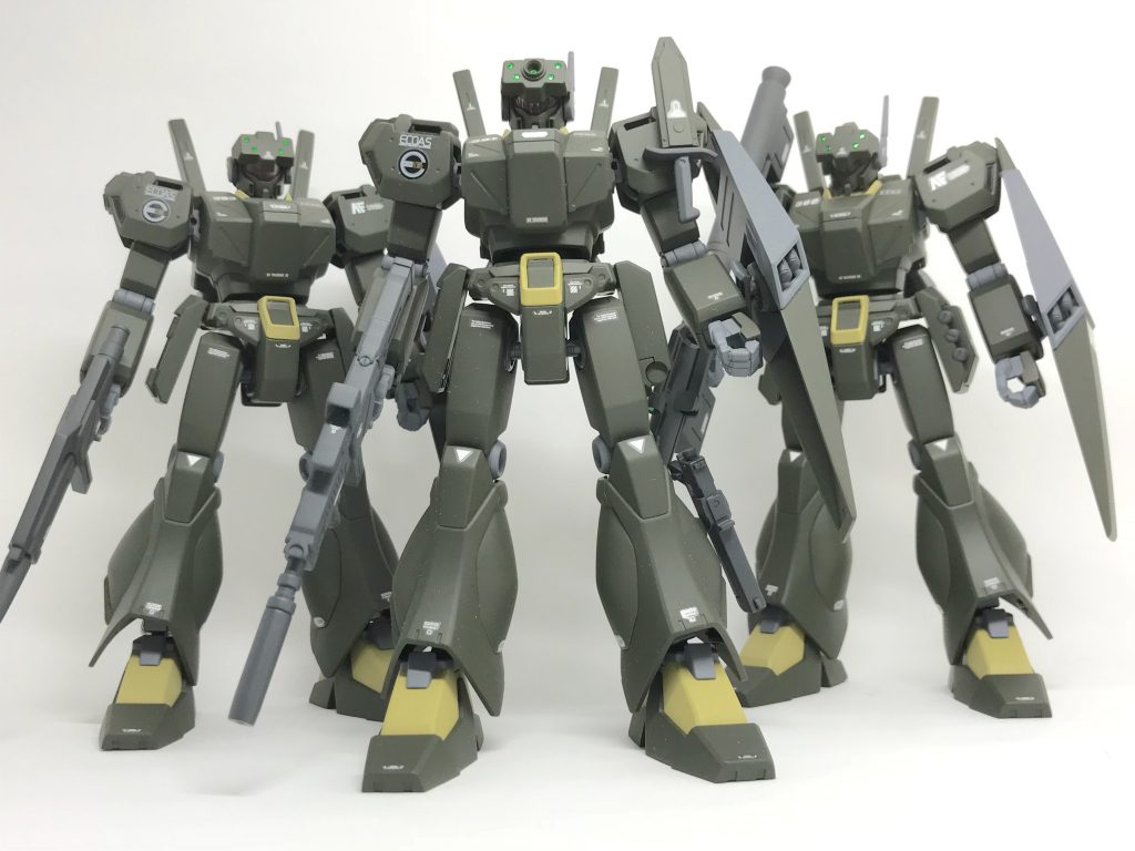 エコーズ 一般機を2機作成したのは、
コンロイ機を隊長機とした小隊を編成
したかった為です。
今度、別の機体でエコーズ仕様のMSを
作ってみたいですね〜