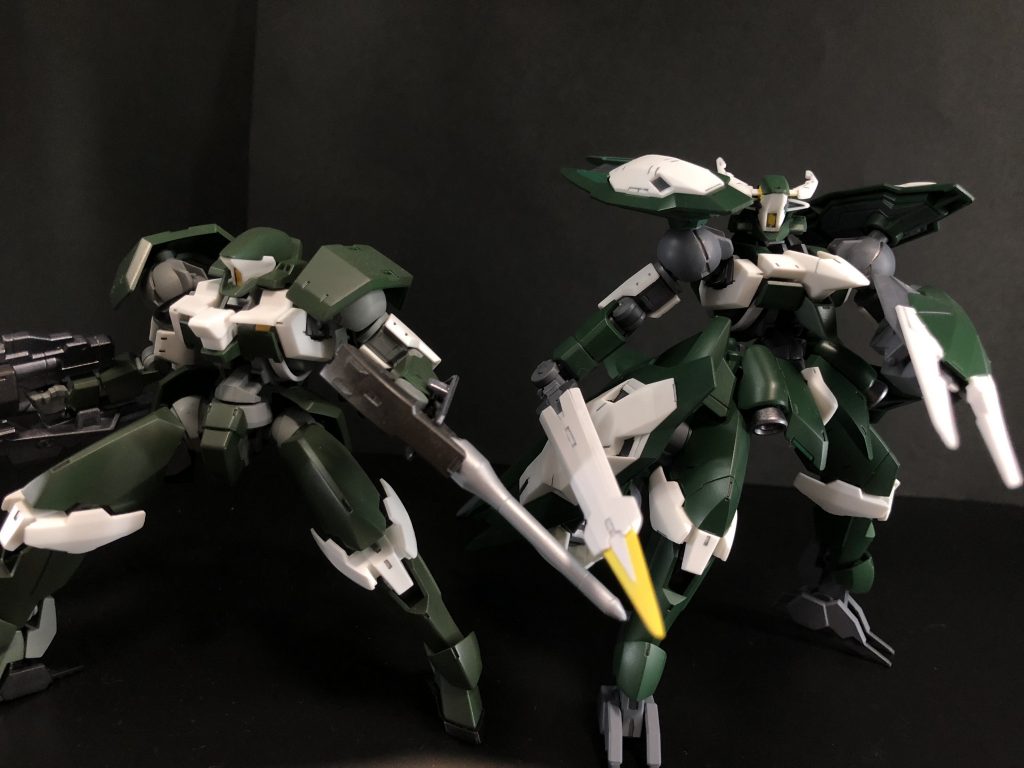 安定性は良いですが歩きにくそうです。でも剣と盾がカッコいいから良いのです。