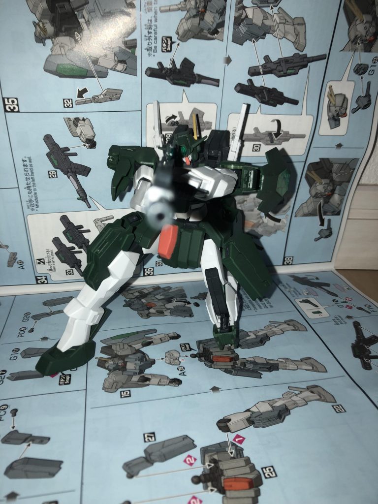 まずは余剰のgnスナイパーライフル
立膝も出来ていい感じに兄貴っぽいです！