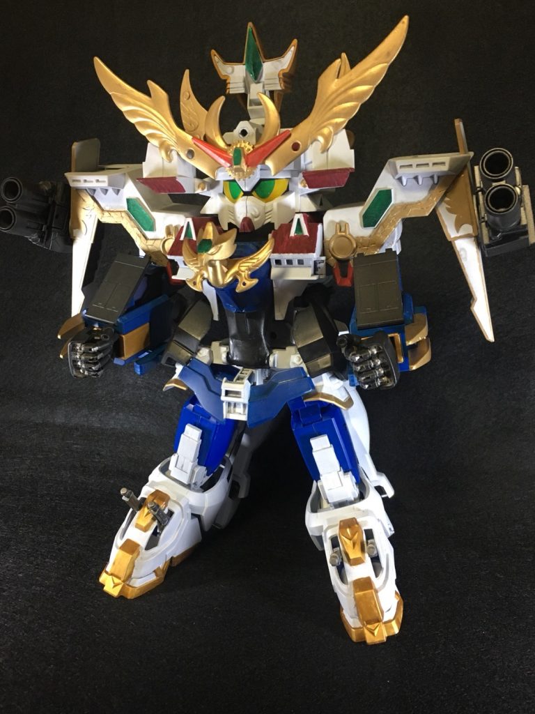 機動武人形態です。
サイコガンダムのギミックを使って脚を短くできるようにしています。