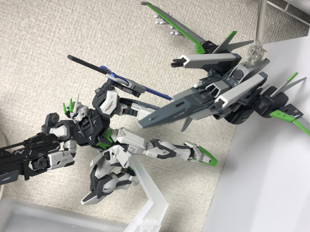 分離して挟撃するイメージ。