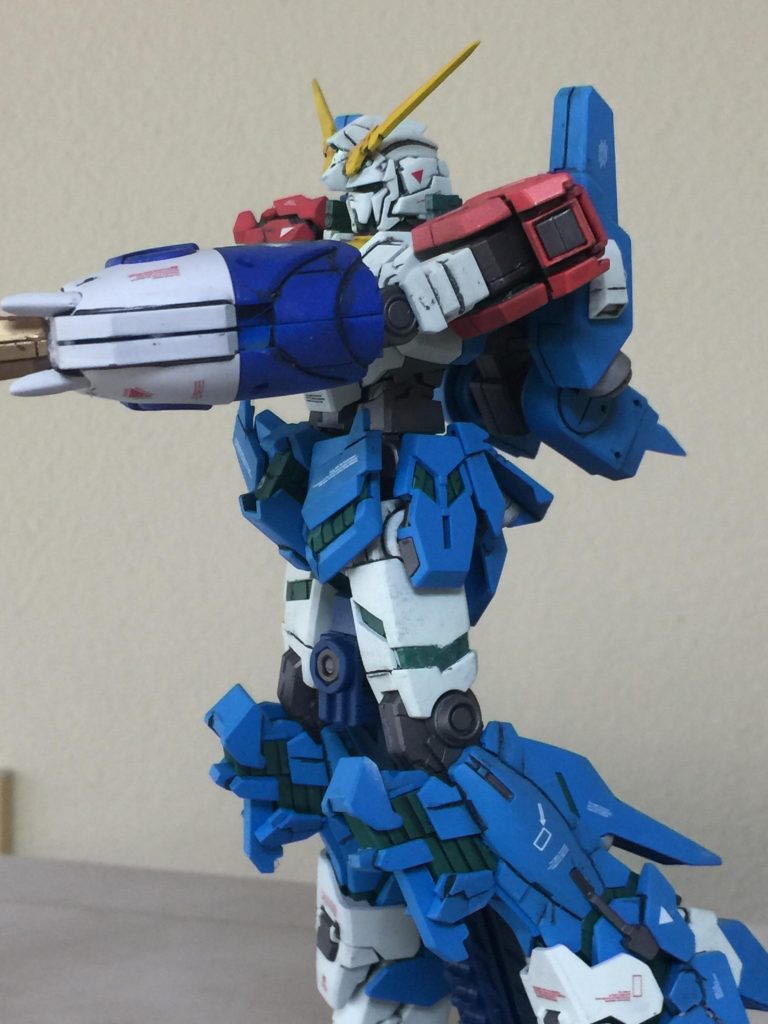 ユニコーンガンダム・ユニコーンブレードの
左斜めのアピールショットです。