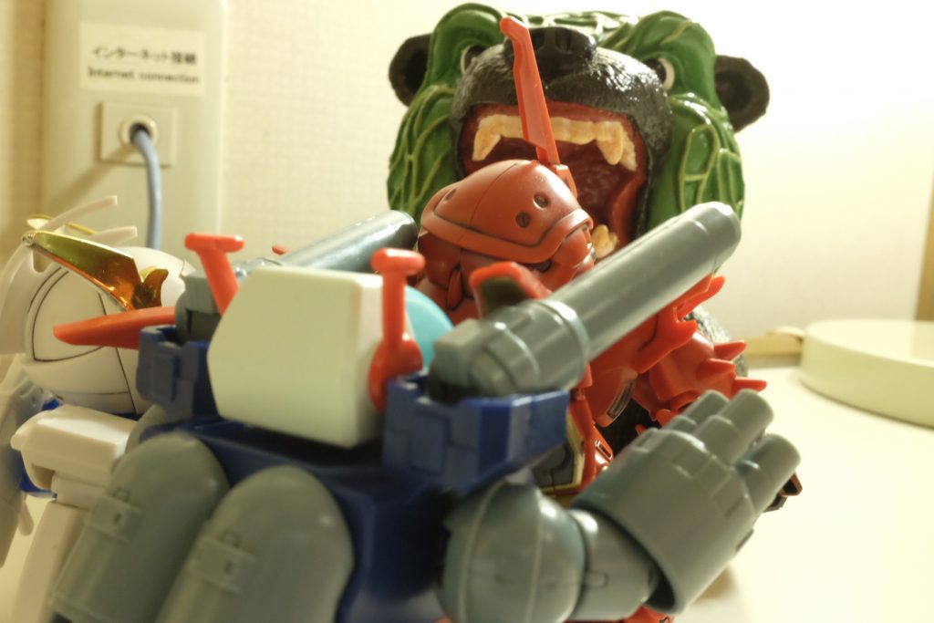 シナ:うう〜〜!!  く、くるならこい!  みんなをまもるんだ!!
???:よく言った!