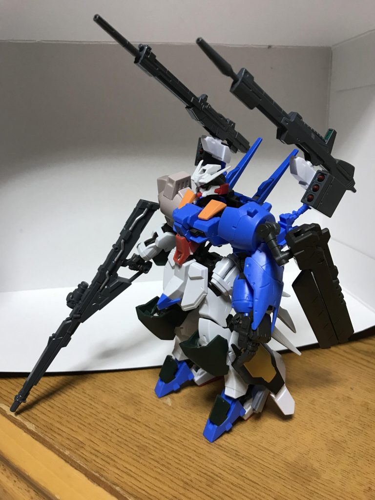 余ってる部品をくっつけています。なんだかちんまりしてるので腰を延長してみました。