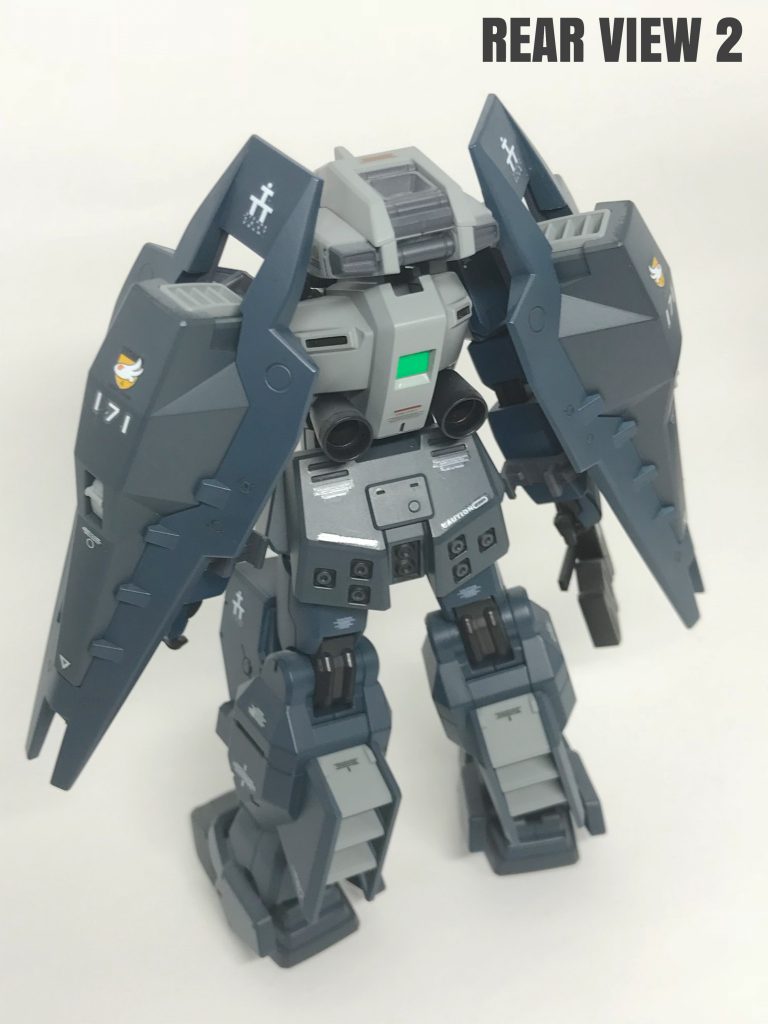 ティターンズ仕様という事なので、ダーク
ブルーで塗装したのですが、この頃は色合い
調整が下手で、濃淡のメリハリが無い仕上り
になってしまいました。(^_^;)
（写真編集で濃淡を出してますが、現物は
ほぼ同一の色合いに…）