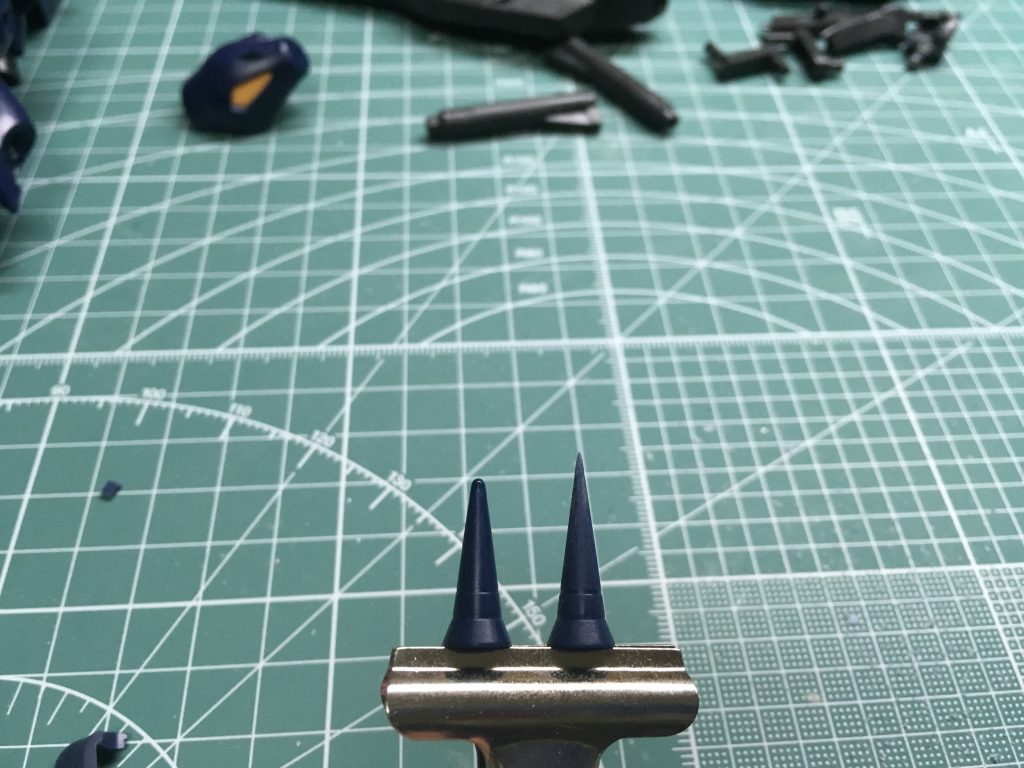 ニードルはとある方が紹介していた、ランナータグを瞬着でくっつけていく方法で伸ばしながら尖らせています