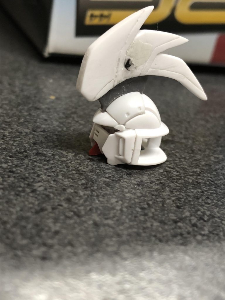 旧キット1/144のトールギスⅡのトサカとRGガンダムのフェイスを組み合わせて作りました