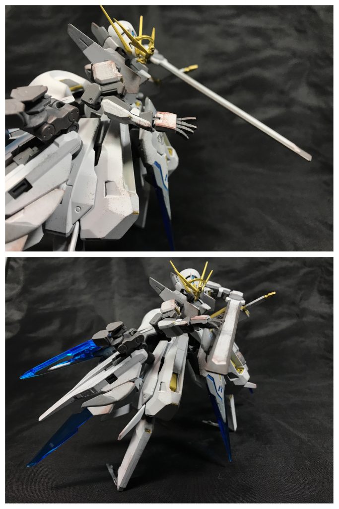 ## [ヒートロングソード]
フレッシル・アウスラのコアユニットにフレッシル型古操兵の正式採用装備として記録されていた汎用のロングソードをルントの手で復元したもの。

ただし、オリジナルのロングソードに採用されていたダマスカス鋼を現在の技術で再現することが不可能である為、単純な切断性能ではオリジナルに劣る。
そのため、刃に火のルーンを刻み、使用時に赤熱させることで切断性能を高めている。