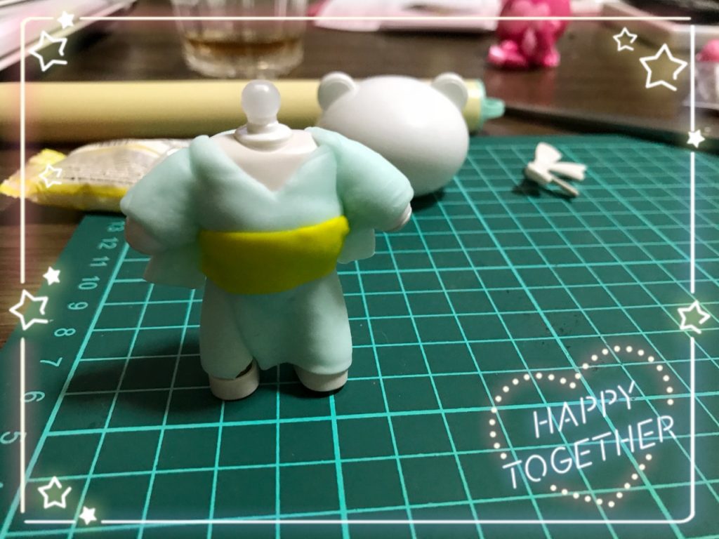 今回も粘土を使ってます。
もう粘土さえあれば大体のものが作れるんじゃないかと思うくらいいつも粘土ばっかり使ってますw