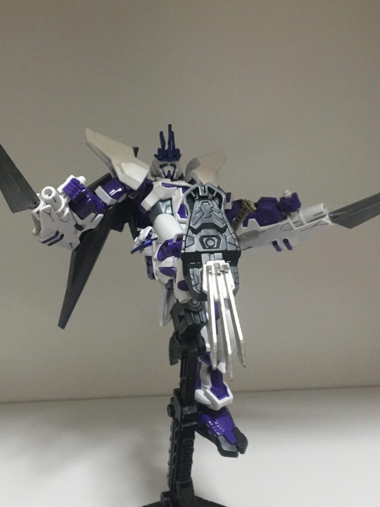 鉤爪による踵落とし！