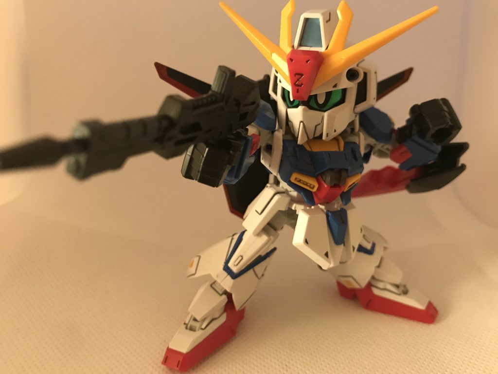 今回は部分塗装、墨入れをガンダムマーカーのみで行いました。SDフレームだと肩と腕のパーツが干渉しあうので左手はほぼ固定になります。CSフレームだと余裕が出来てかなり表情をつけれるのでお薦めです。