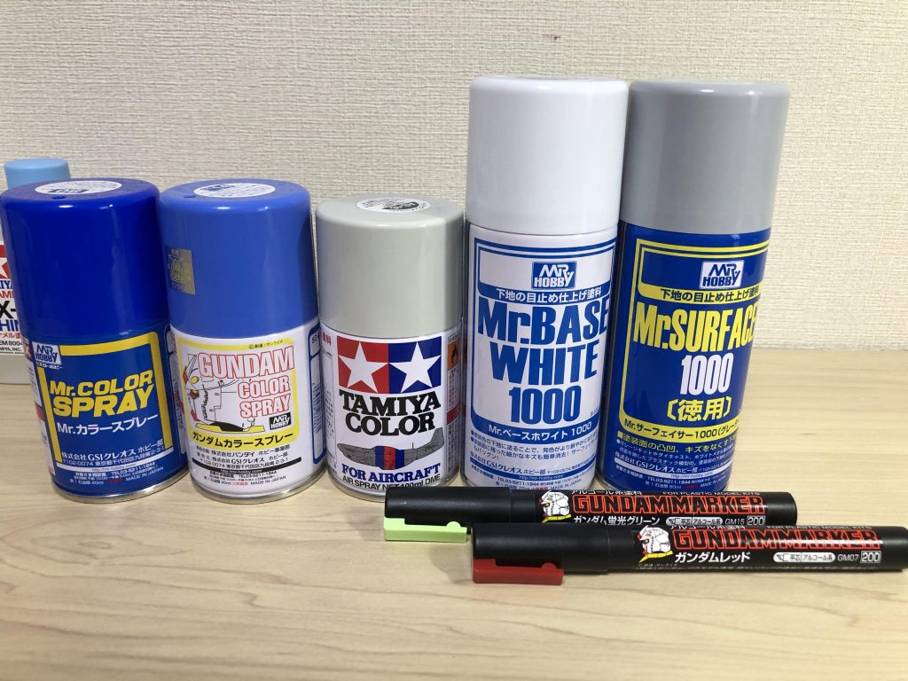今回塗装に使用した道具類です。エアブラシが欲しいところですが、スプレー塗装も慣れてきました。