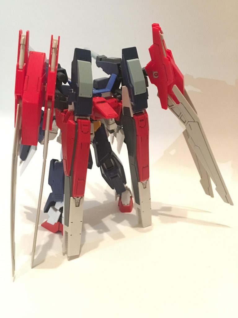 ランチャーにはマーク1のミサイルを追加。紫のボディと赤いバックパックとの色の一体感を出すために追加しました。