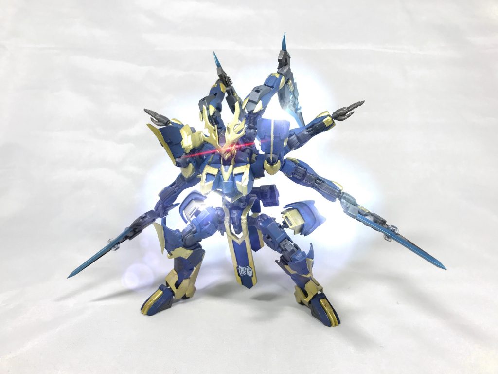 ## 「リミッター解除……Aileシステム起動。フルコントロール…!まかせてください、あの敵は、僕と斑鳩が葬り去る!」
パイロットの生体改造や機体との直接接続を廃したうえで、擬似的な阿頼耶識システムを再現したAileシステムであるが、機体自体を制御する機械的な脳ともいえるAileシステムはシステム起動中の発熱量が通常の機体制御システムと比較して段違いに多く、長時間の連続使用はオーバーヒートの危険性が高まるという欠点を持っていた。
そのため、Aileシステムの起動にはリミッターが備えられ、通常時の機能に制限をかけるという運用方法が採用されている。