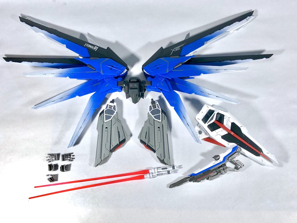 武装類
機動兵装ウィングとサーベル刃はグラデーションに。