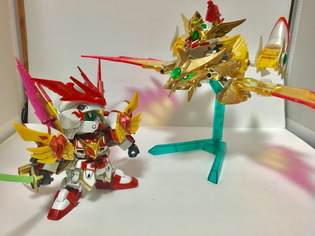 呼べばどこにでも飛来してきます。多色クリアパーツの翼による影が綺麗