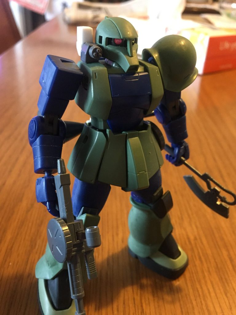 そして最後の悪い癖，特務機みたいな俺設定を盛り込みたくなる症候群発症…シュツルム・ファウストはプラパイプと旧ザクマシンガンの持ち手でサクッと制作．肩のマシンガンも旧ザクのバズーカ保護用の肩パッドとオリジンガンキャノン試験用のもの，プラ板の積層で…長い( 'ω')