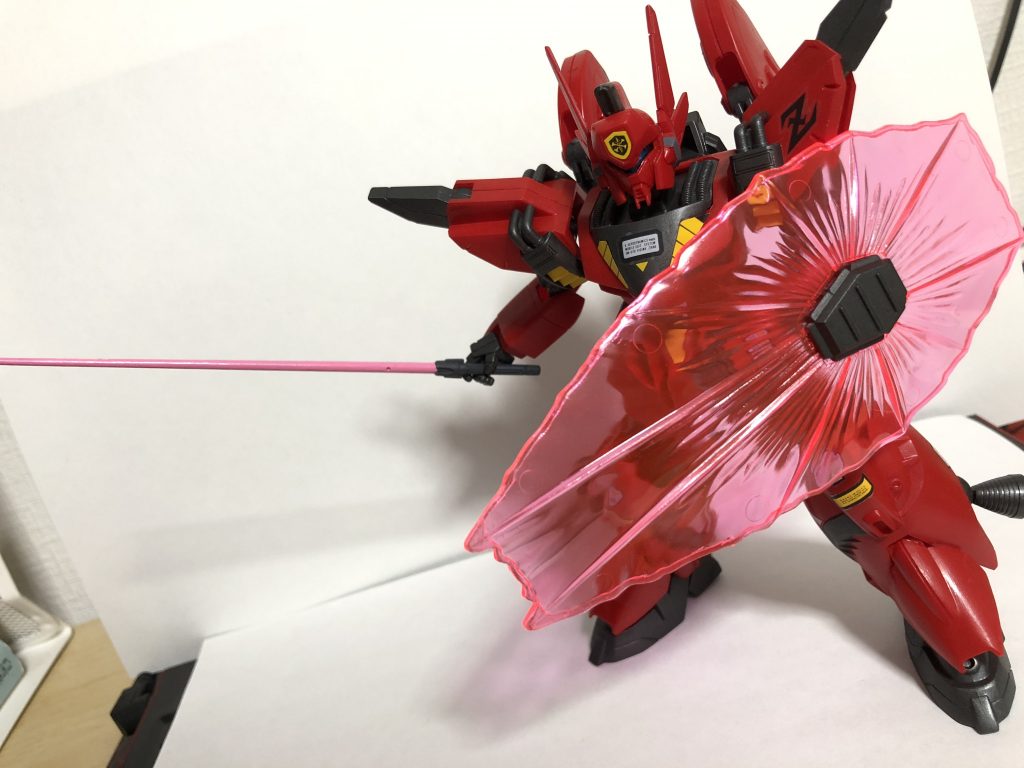 シールドもデカイ！