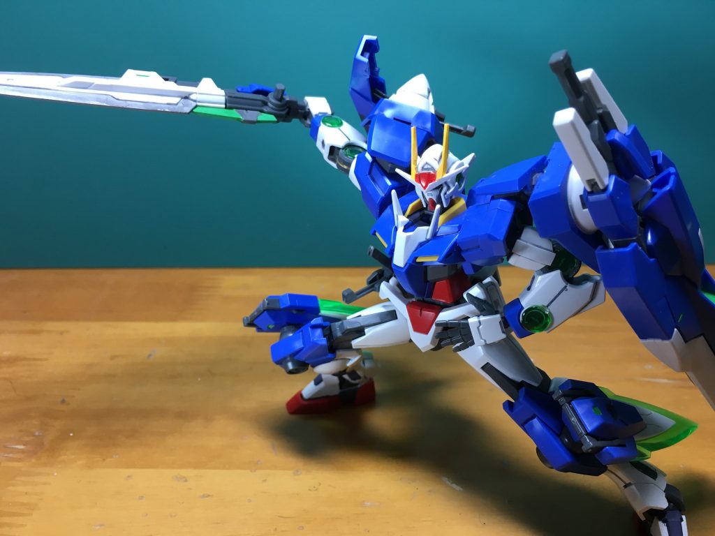 ソードⅡロングはフォアグリップの展開も可能で、ライフル/ソード両形態でも見栄えがいいです。