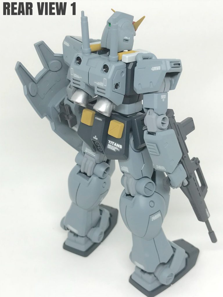 先に投稿したクゥエルとキャノンⅡの
隊長機の設定なのでビームサーベル
が『二本差し』になってます。