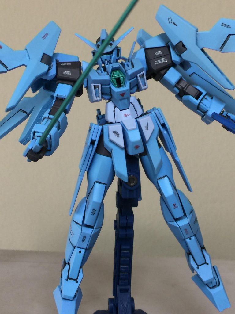 ガンダムAGE-2特務隊仕様(シグレ ・トウガ専用機)の通常武器 ビームサーベルを
装備している アピールショットです。