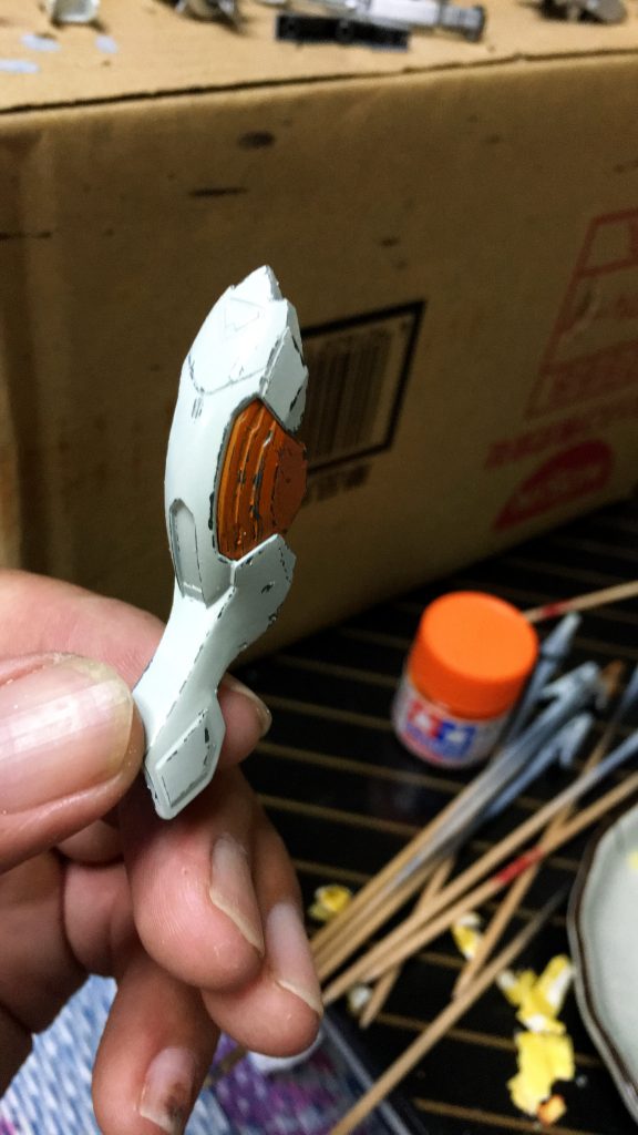 塗装剥がし中です
今回は工程いっぱいだったのでサフ後も下地塗装後も仮組みしていません。