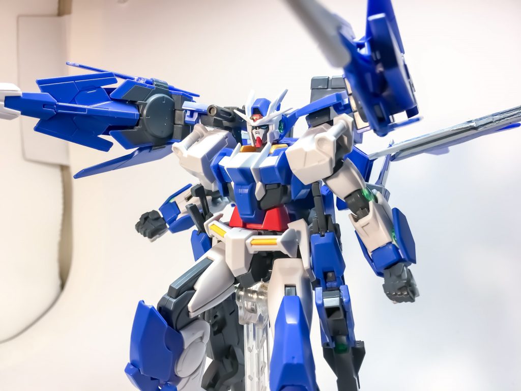 固定型ビームライフルと太陽炉基部のスーパーGNソードⅡを前に向け、射撃する状態。
GNサーガアサルトも使用すれば、4門同時射撃が可能。
(スーパーGNソードⅡを前に向けた状態で、ライザーソードを使用すると安定性が増す)