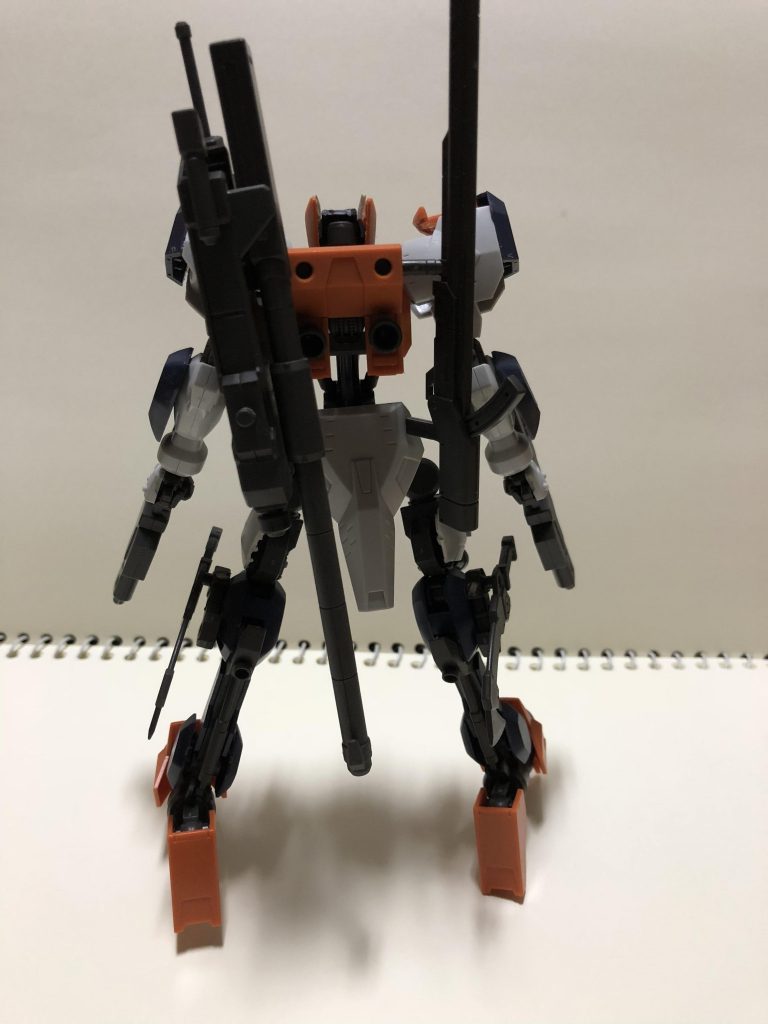 前後左右からです。
この機体はヘキサフレームの出来が素晴らしく、ユーゴーでスマートな機体ができないかという事から製作しました。
元の色が好きだったので今回は塗装していません。