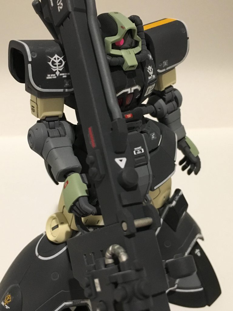 ザクグリーンの顔がお気に入りです！
モノアイはハイキューパーツさんのメタルシールを使用しました！