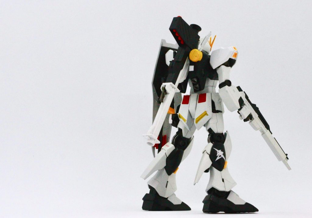 バックショット！
ふくらはぎにアムロのパーソナルマークであるユニコーンを配置しています！