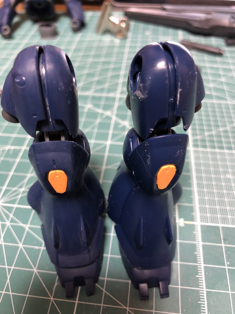 脚の所々で「ここ削ったらいい感じにカドになるのでは?」という勘を頼りに削ってみています。
今更ですが、これやるなら最初からカド出すつもりでやらないとですね