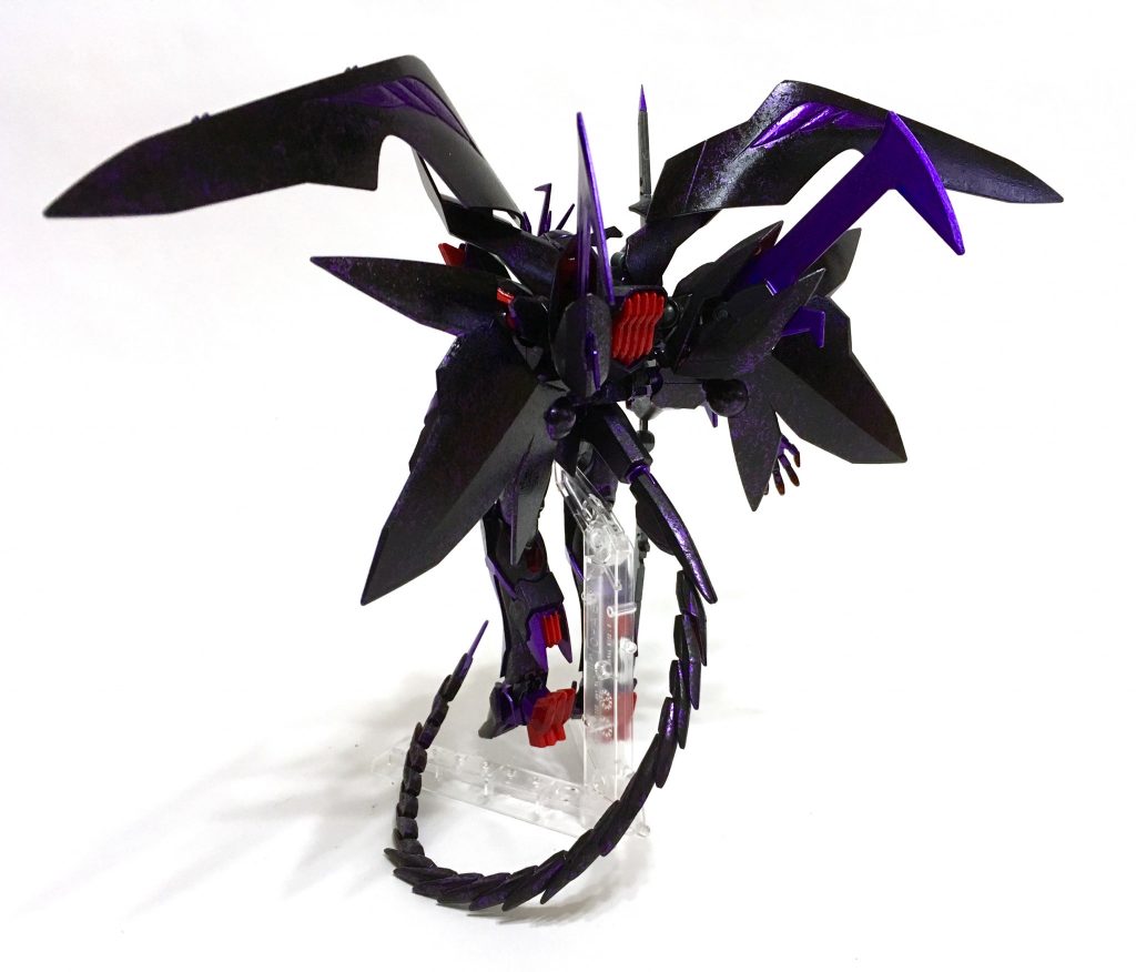 煌・ギラーガをベースにレギルス(鶏冠、副腕)、ゼダス(サイドスカート兼ウイング)、ガンダム・ジエンド(バックパック、アクティブクローク)を追加してます。