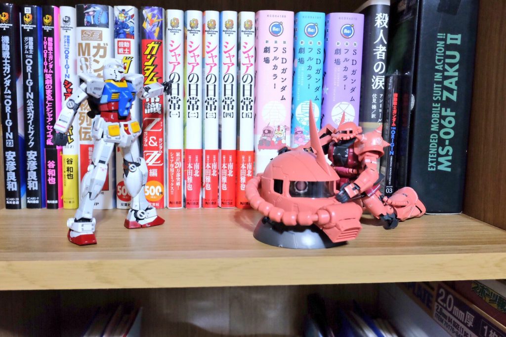 ダム:なにかじゃねえよ。お前最近アニメでもマンガでも出ずっぱりじゃないか。何度も再来するんじゃねえよ
赤ザク:まあ人気で言えば私の方が上だからな。サボテンが花をつけている事実を述べただけで名言になるんだぞ。なあ、親父にもぶたれたことない坊や
ダム:ホント人の神経を逆撫でするのが上手いね。腹立つーー