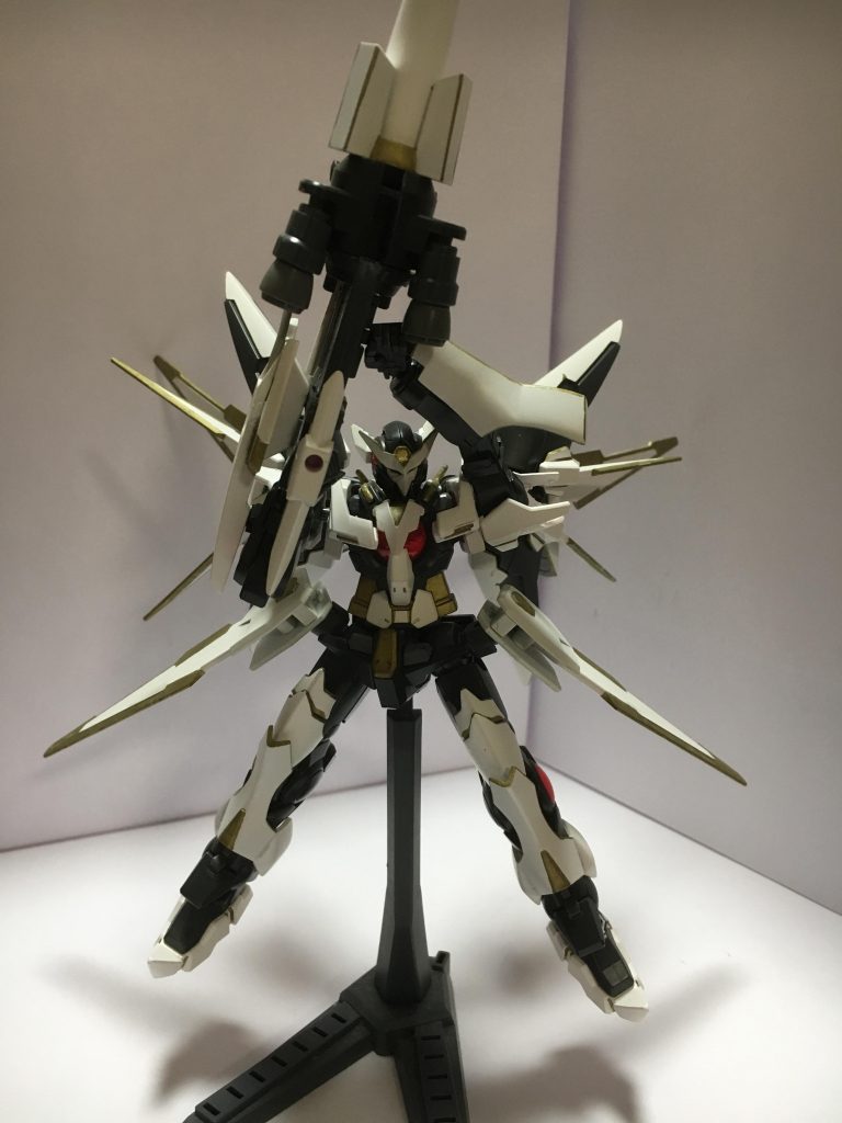 完全にランスチャージのことだけを考えて作った機体なので他の武装はありません!
しかもランスチャージ以外のポーズバリエーションもほとんどありません!
画像は無理矢理に撮ってみた別ポーズです
が
なんというか
ヒューッ!