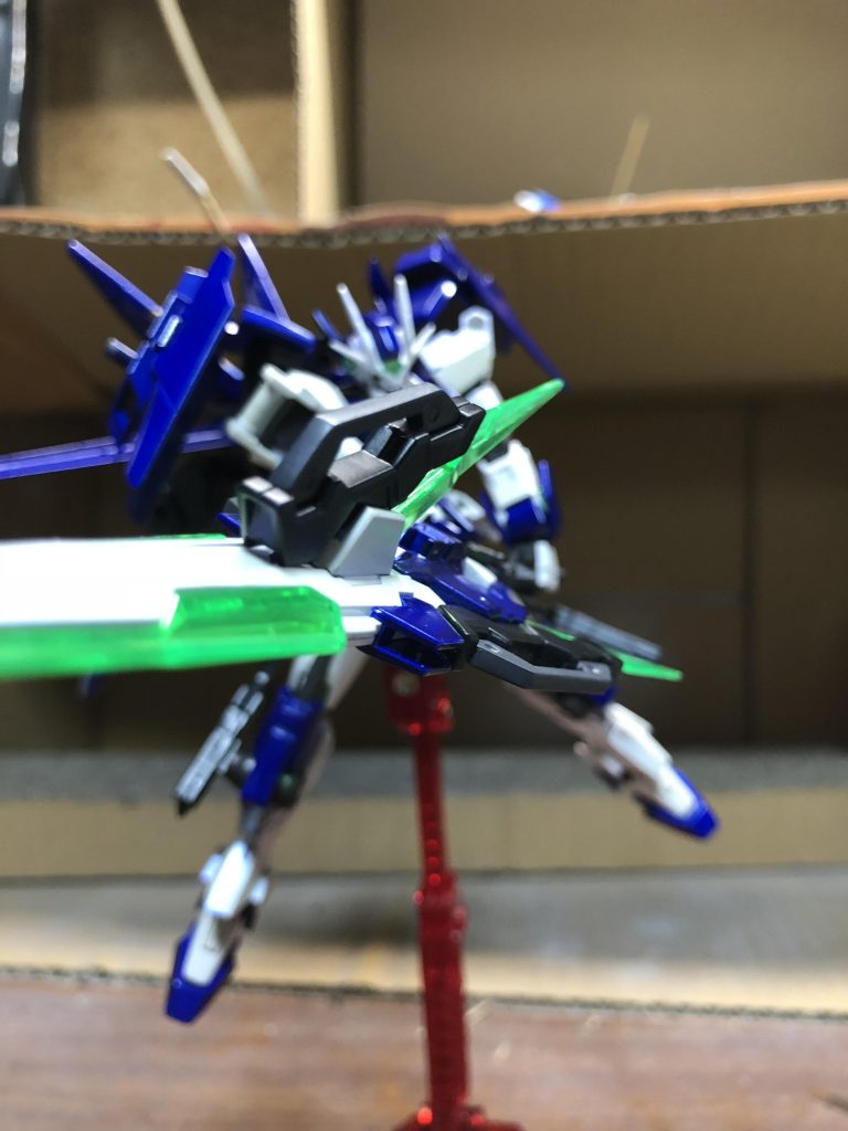 フルセイバーは持ち手を延長して槍のように装備できます