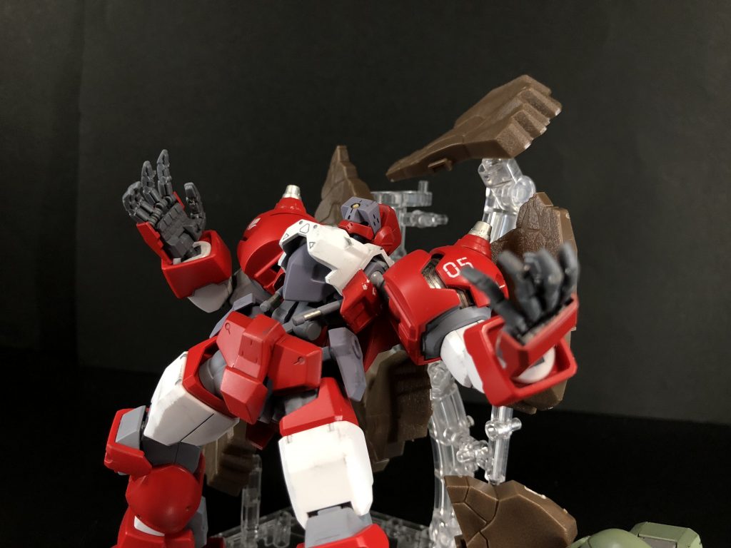 阿頼耶識システムを採用しているので人の様な動きができる設定。