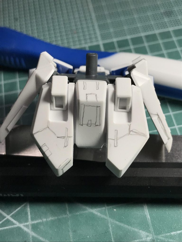 腰部ディティールアップ下書き
ザックリとですが、いつもこんな感じで下書きし、イメージをつけてから作業してます。