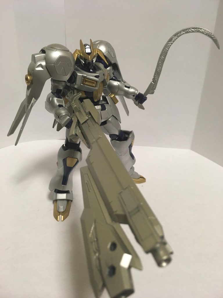 大型荷電粒子砲 ゴルゴネイオン
 敵MSを瞬時に融解させる長距離戦闘用大型兵器。砲身の下部には,センサー類を破壊する拡散ビーム砲が取り付けられている。