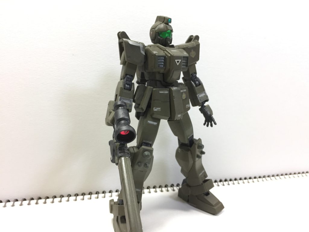 主に肩と膝部分の出っ張りを古いキットのものに変えました。
また、HGやRGのデカールをぺたぺたしました。