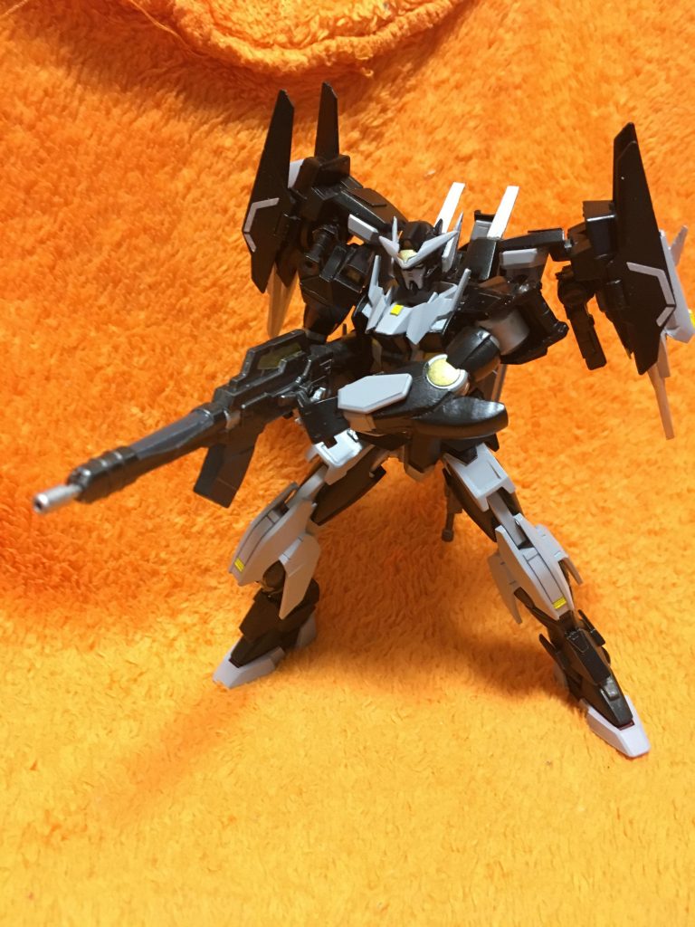 主兵装「GNマークスマンライフル」を保持