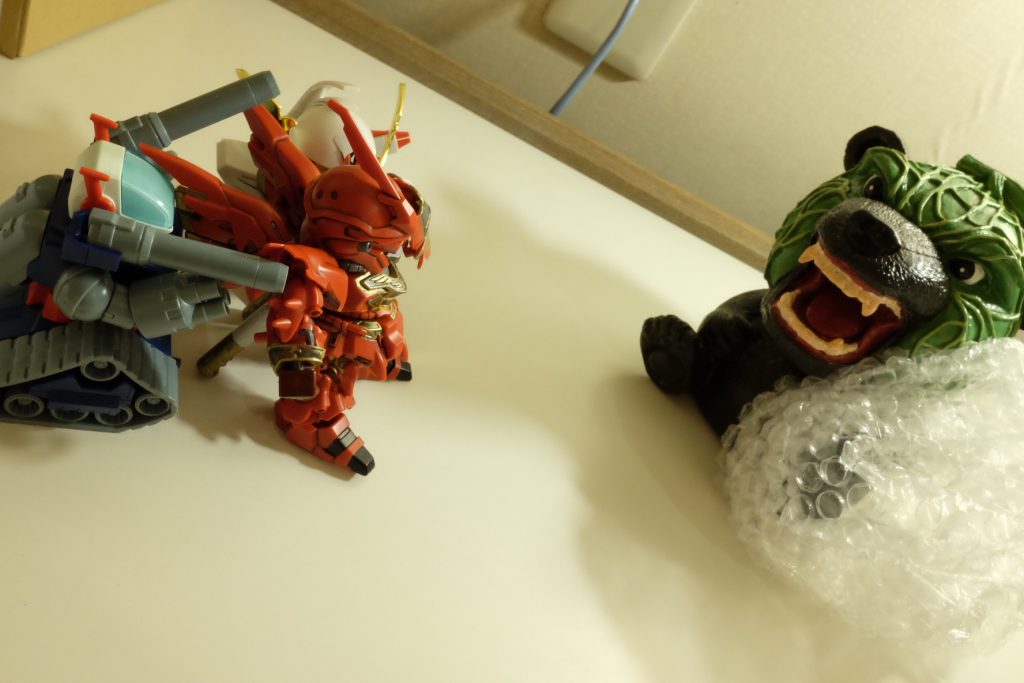 武者∀:シナンジュなら なんとかできるでしょ!?
シナ:むりだよ!  タンク、ミサイルうって!
タンク:やだ!  こわいもん!