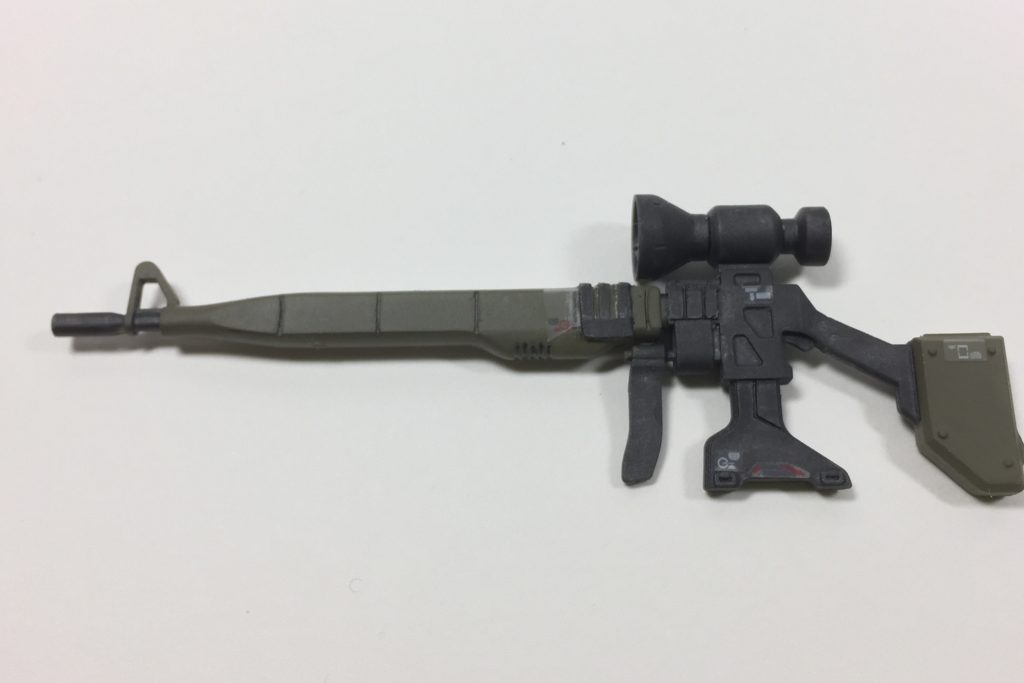 銃身？の部分がさみしいなぁと思ったので、プラ板でパーツの密度を上げました。