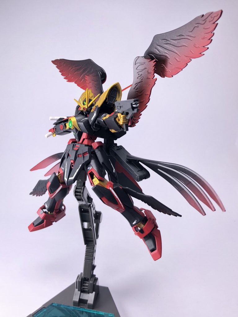 武装はビームサーベルとビームマシンピストルのみ