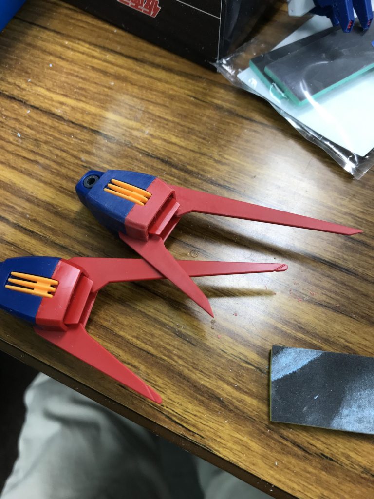 トールストライカー
レンタルスペースブランイヴさんにて
先のピンをカットし、長い方を切り欠いて形状を変えました。