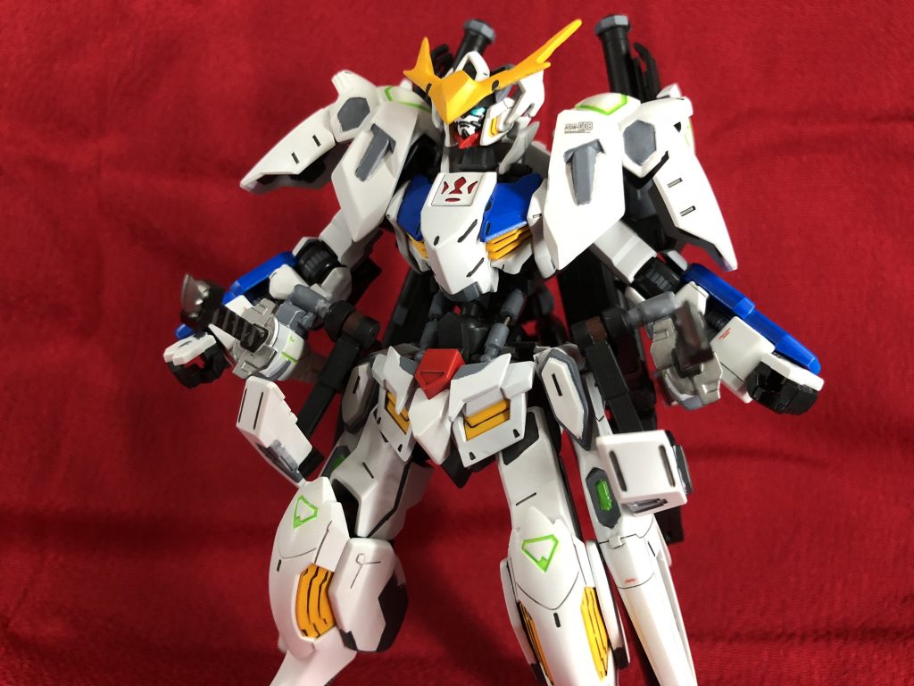 サブアームに鞘が付いてるので腰の位置に持ってくることも可能です。